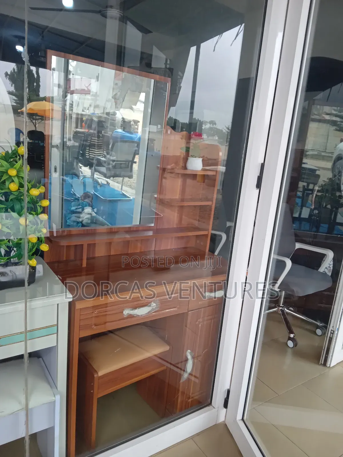 Lentuary Mirror