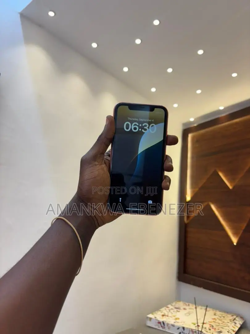 New Apple iPhone XR 64 GB Orange