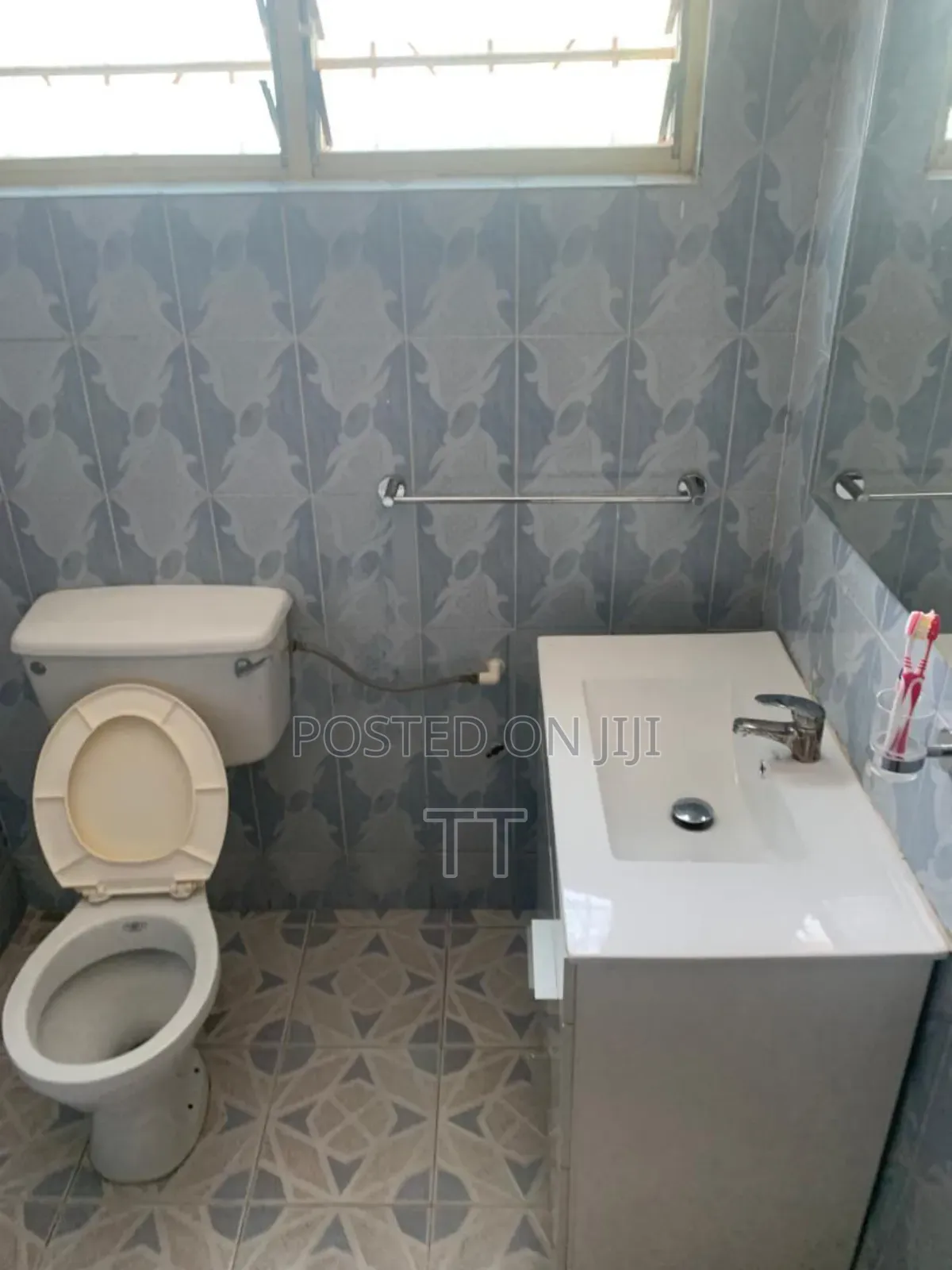 5bdrm House in Teshie Grada Estate for rent