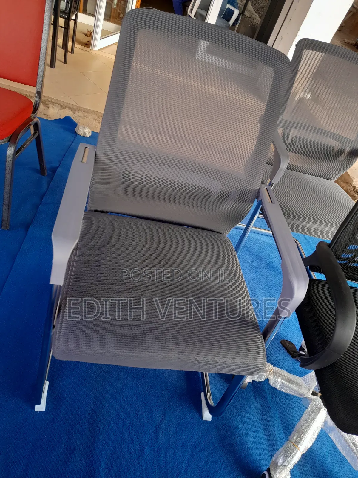 Visitant Office Chairs