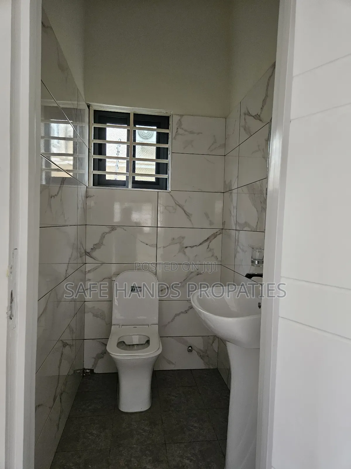 4bdrm House in Oyarifa, Accra Metropolitan for sale