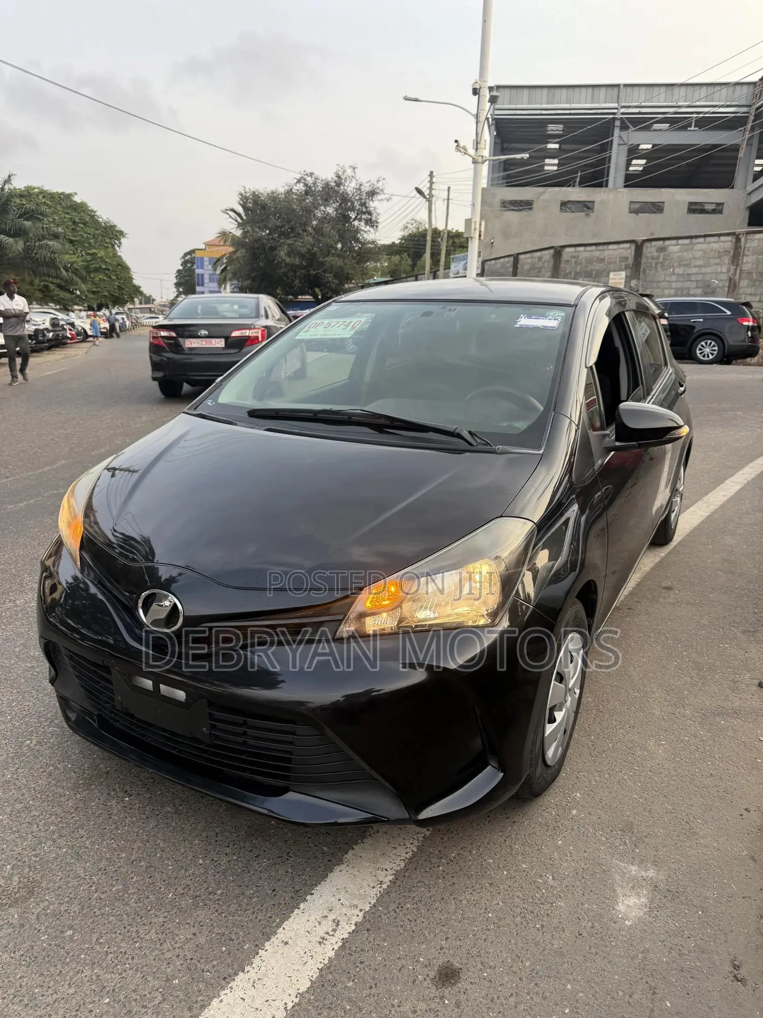 Toyota Vitz 1.3 AWD 5dr 2014 Black