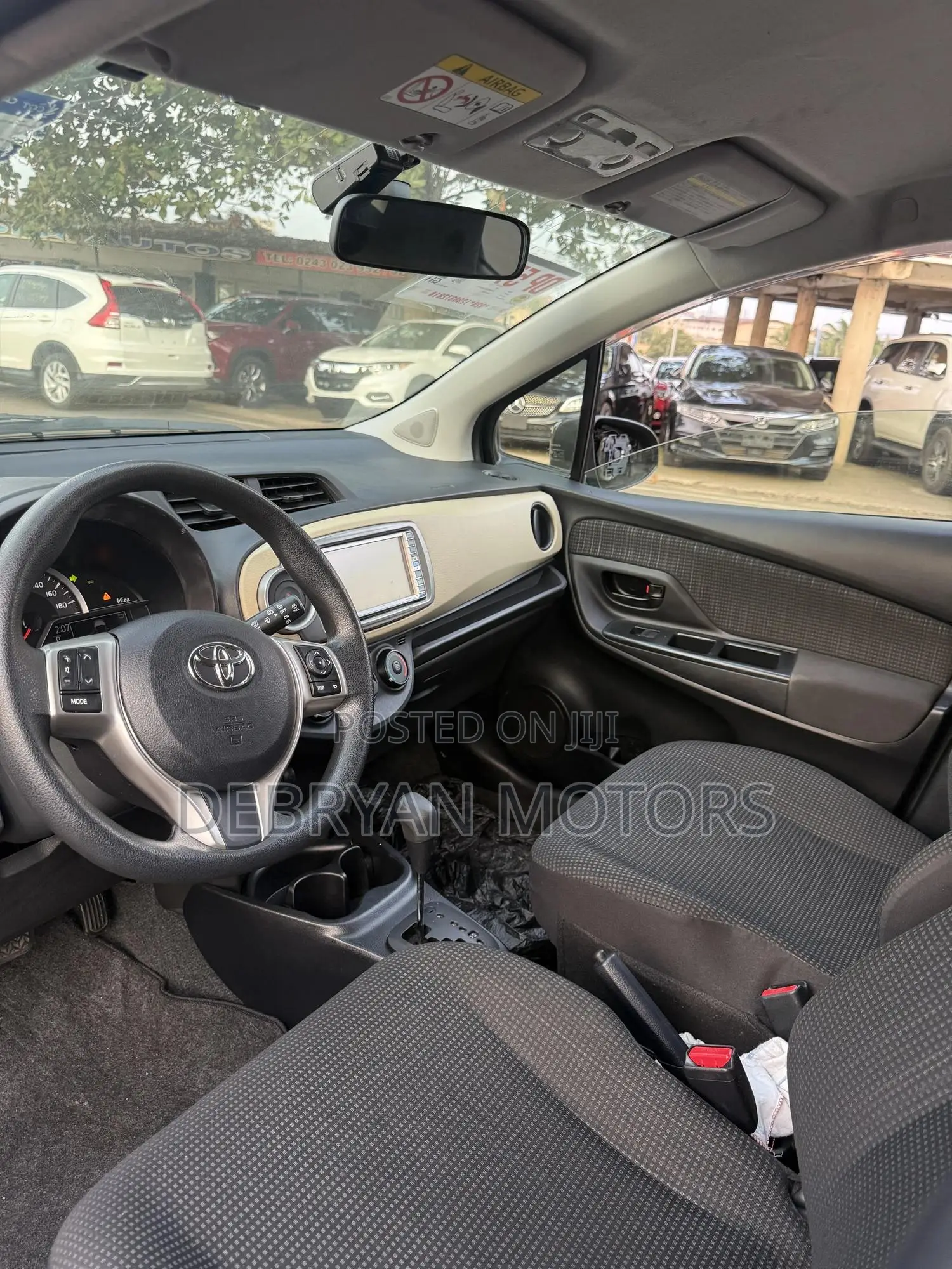 Toyota Vitz 1.3 AWD 5dr 2014 Black