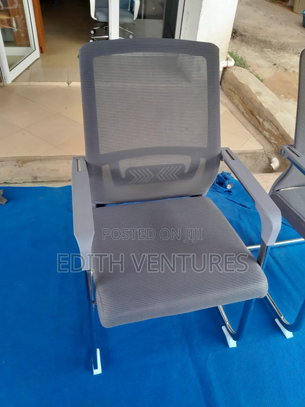 Roomguest Chair
