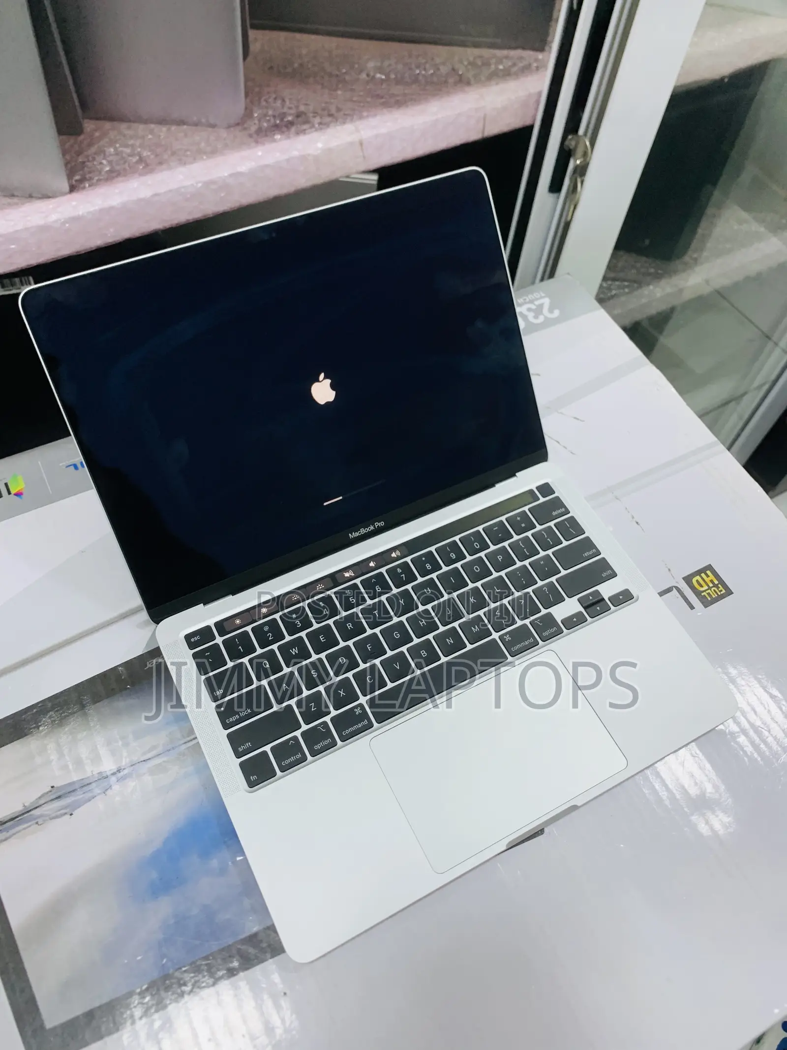 Laptop Apple MacBook Pro 2020 16GB Intel Core I5 SSD 512GB