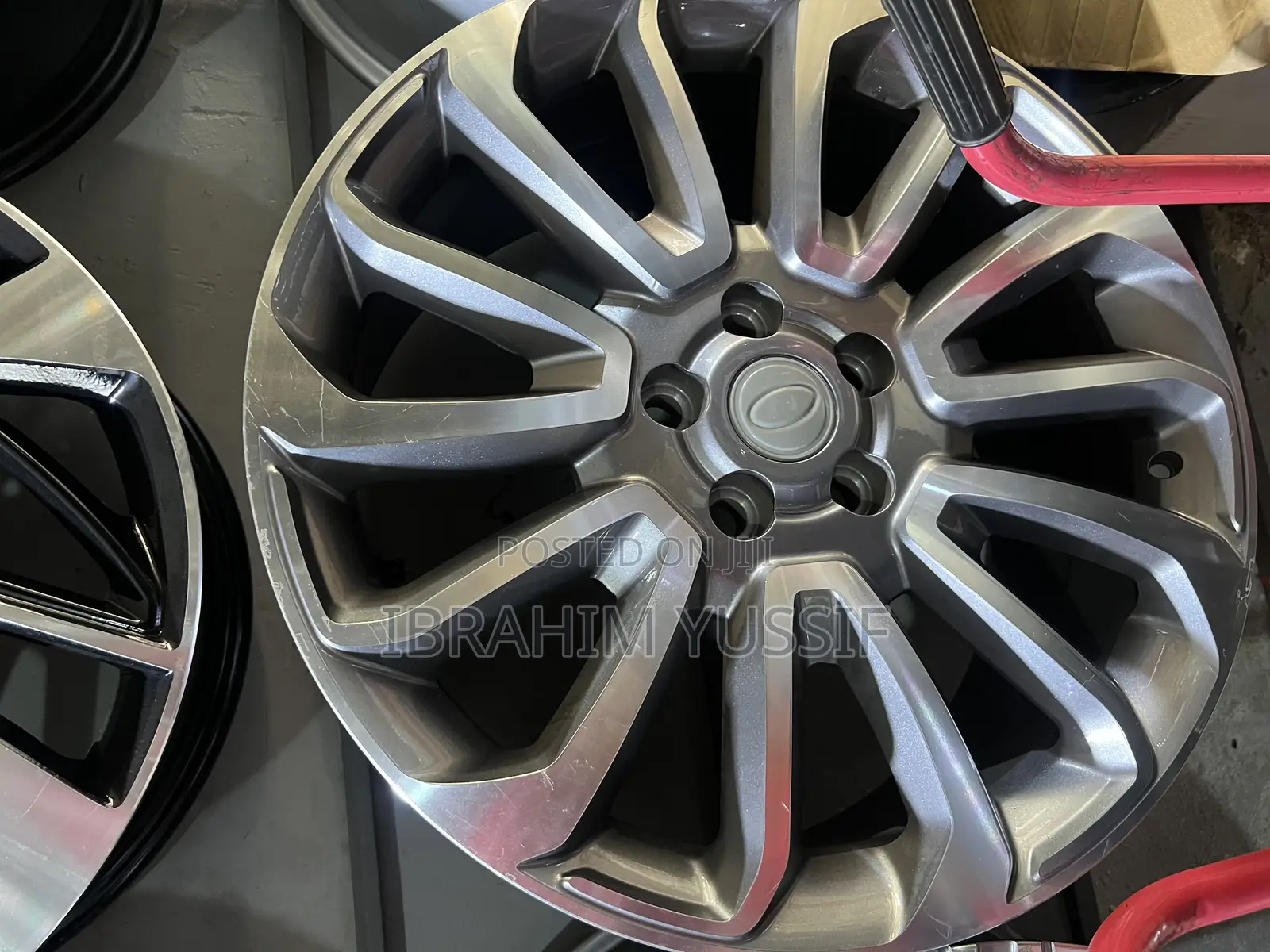 Range Rover 20 Available Mg