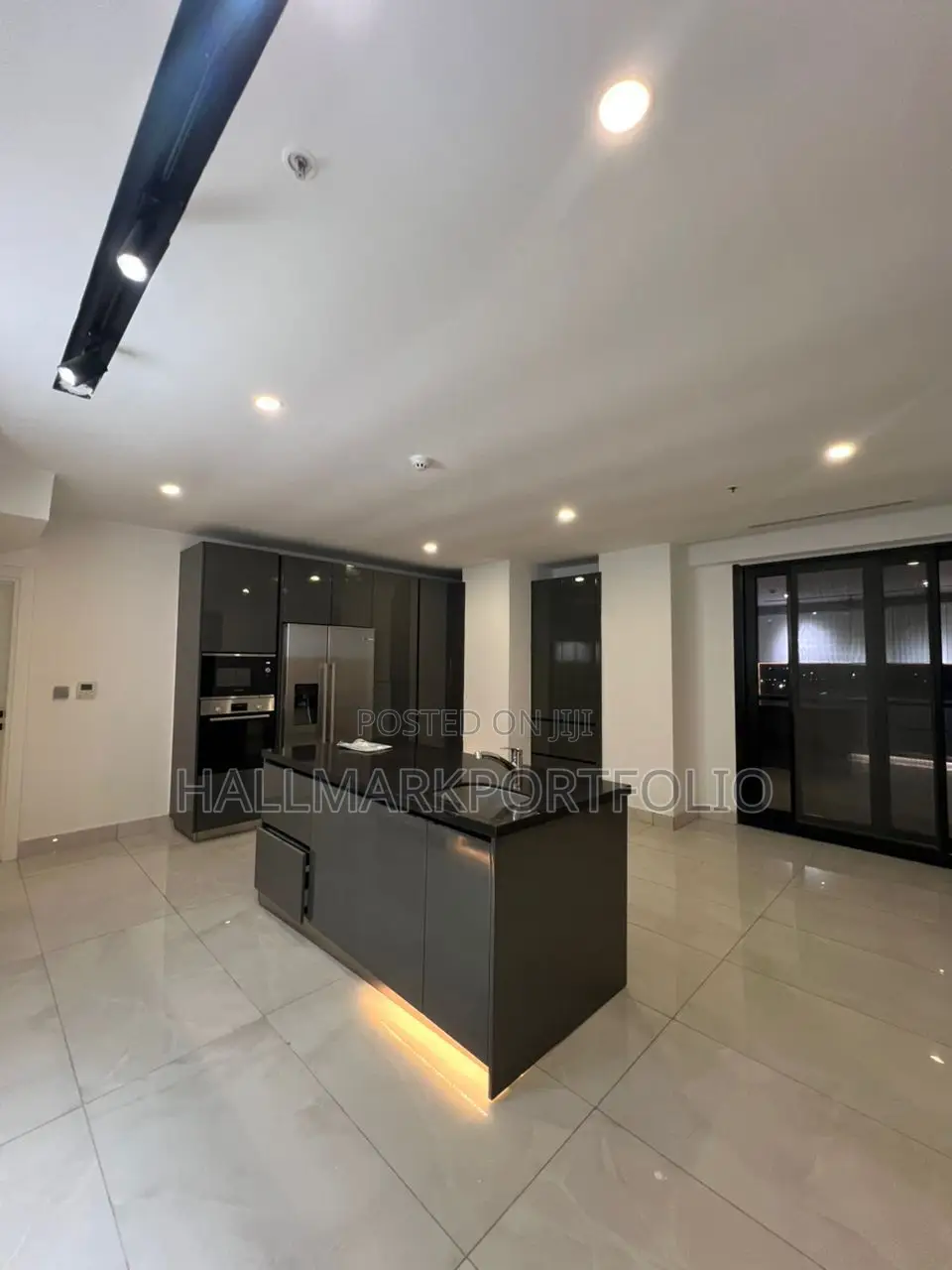 4bdrm Penthouse in Airport Residential Area for rent