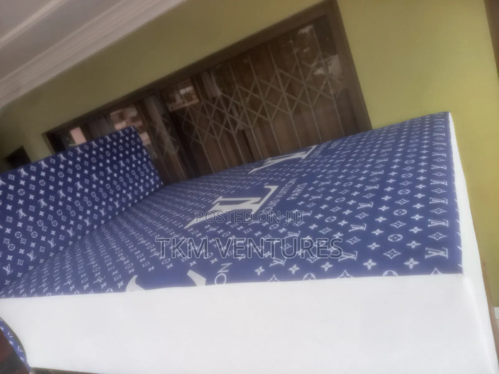 Naakey Furnitures