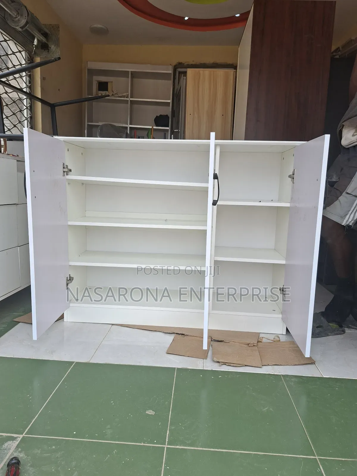 3 Door Cabinet. 120x33x90cm