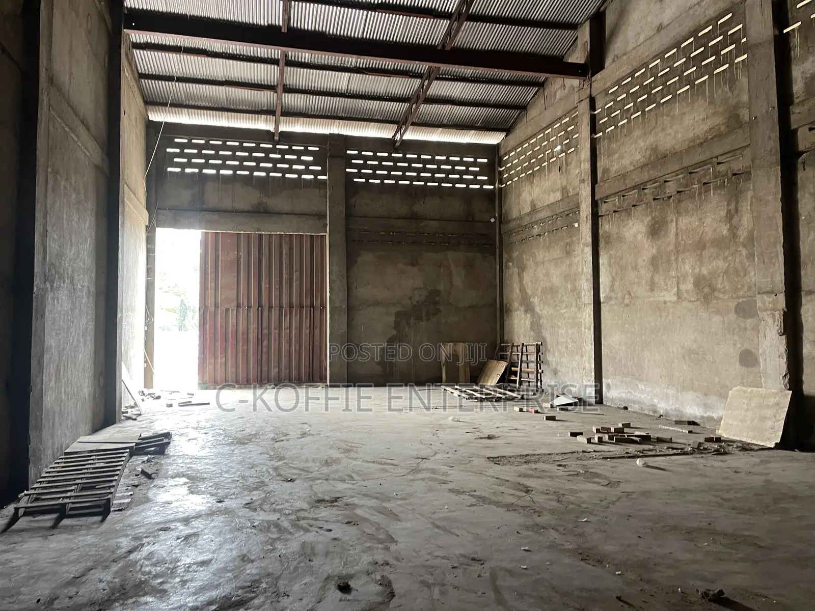 1000 SQM Warehouse at Circle for Rent