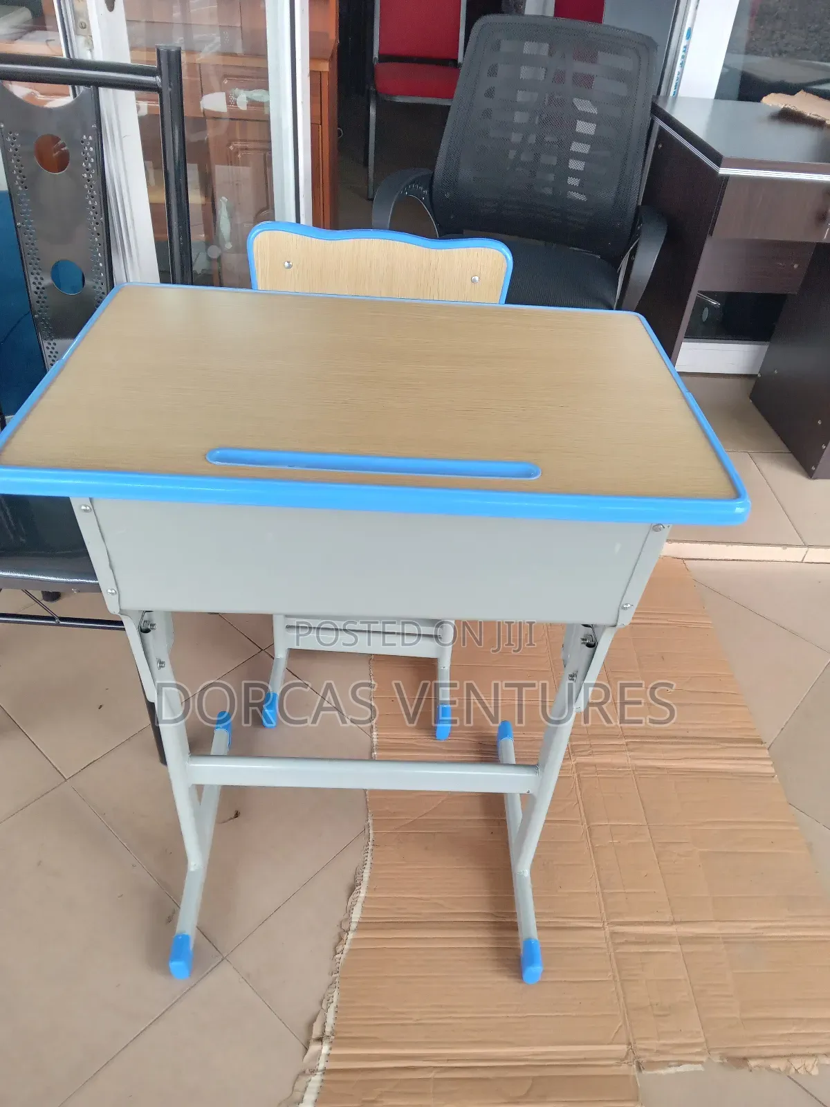 Advocacy Student Desk