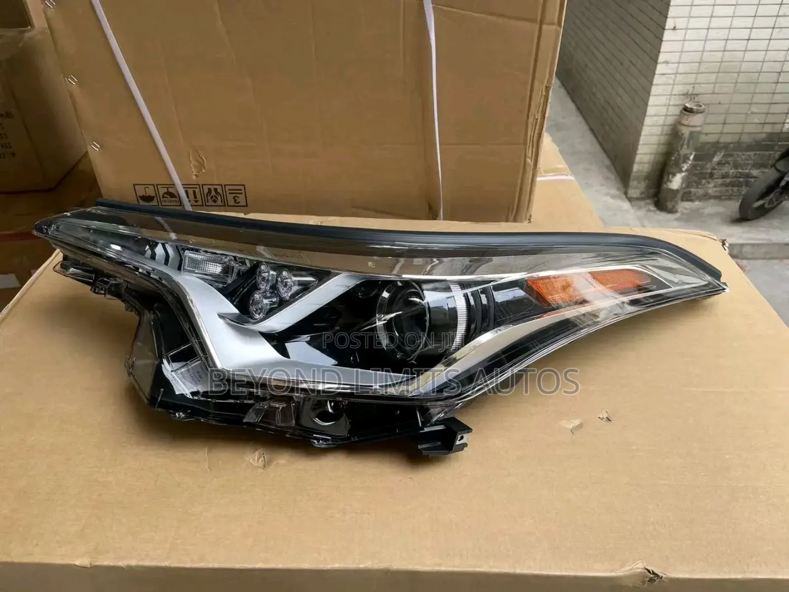 Toyota C-Hr 2017,2018,2019,2020,2021,2022 Headlight