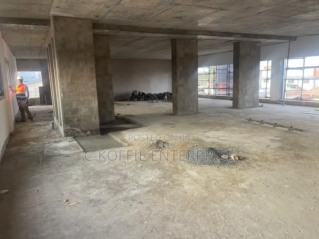 750 SQM Showroom at North Kaneshe Industrial Area for Rent