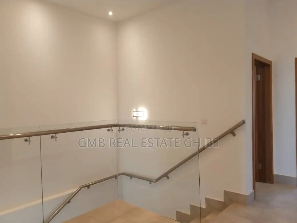 3bdrm Townhouse/Terrace in Dzorwulu for sale