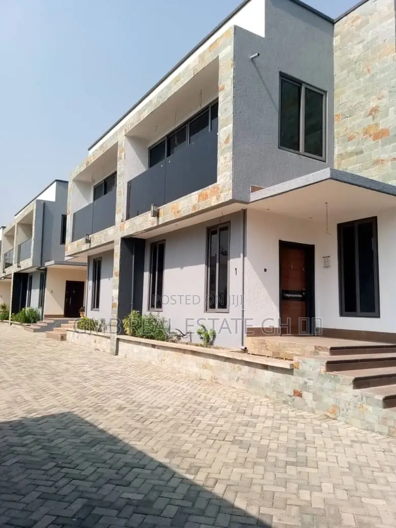 3bdrm Townhouse/Terrace in Dzorwulu for sale
