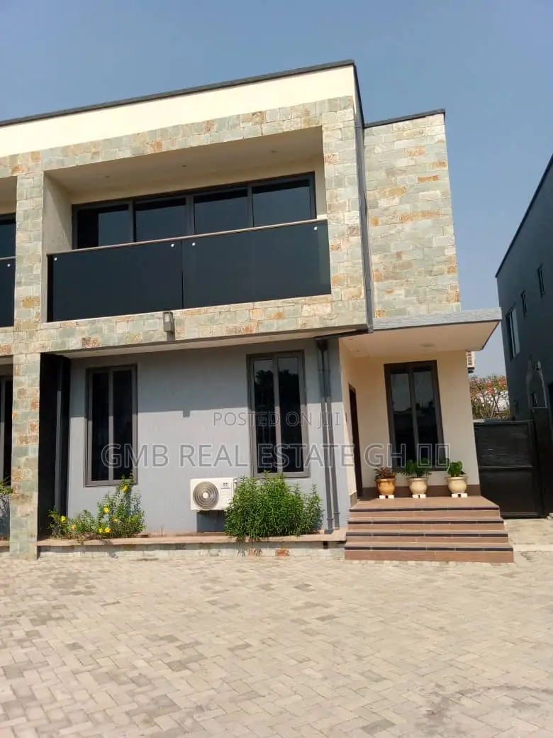 3bdrm Townhouse/Terrace in Dzorwulu for sale