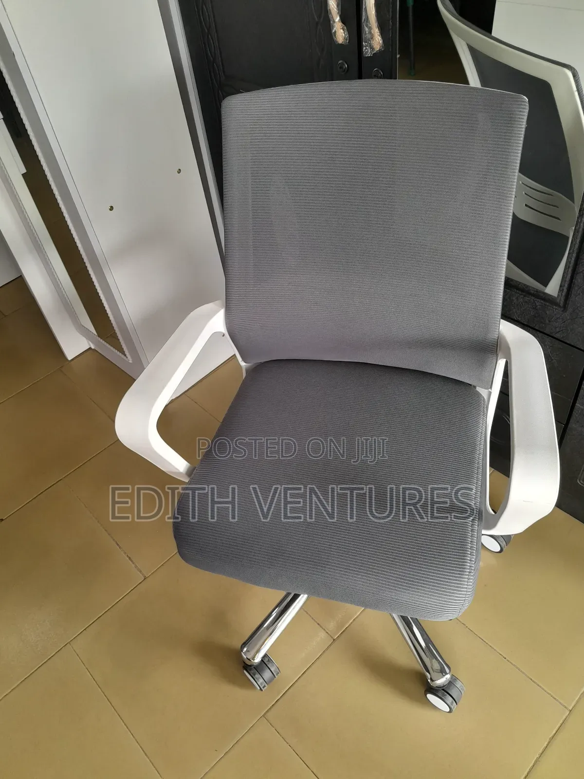 Casita Swivel Chair