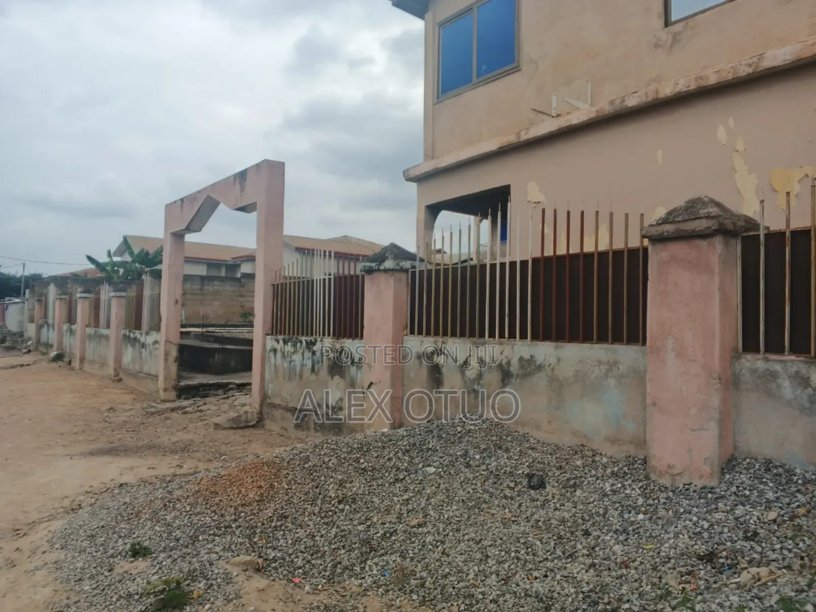 School for Sale Faade Manpranse Rd