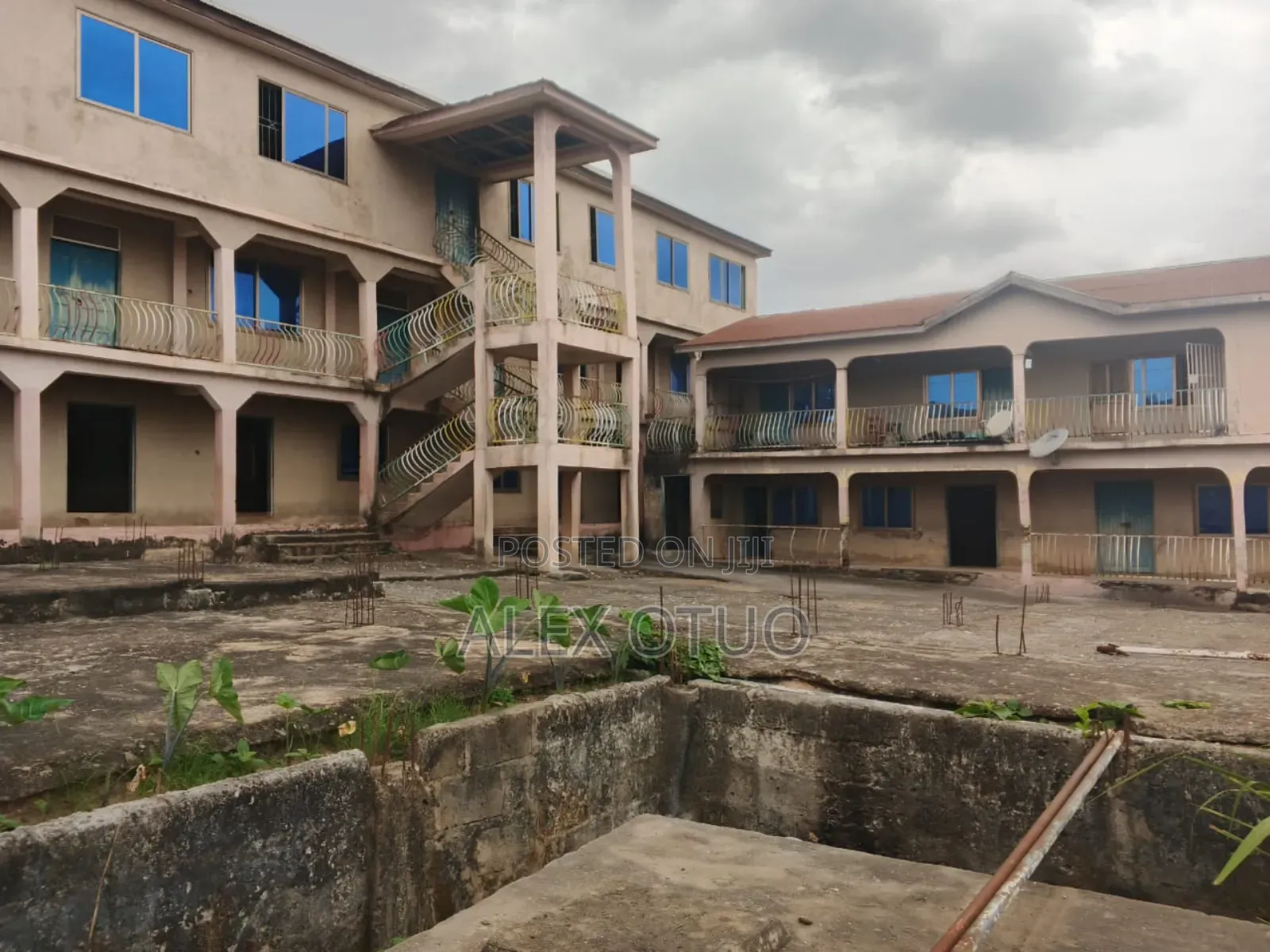 School for Sale Faade Manpranse Rd