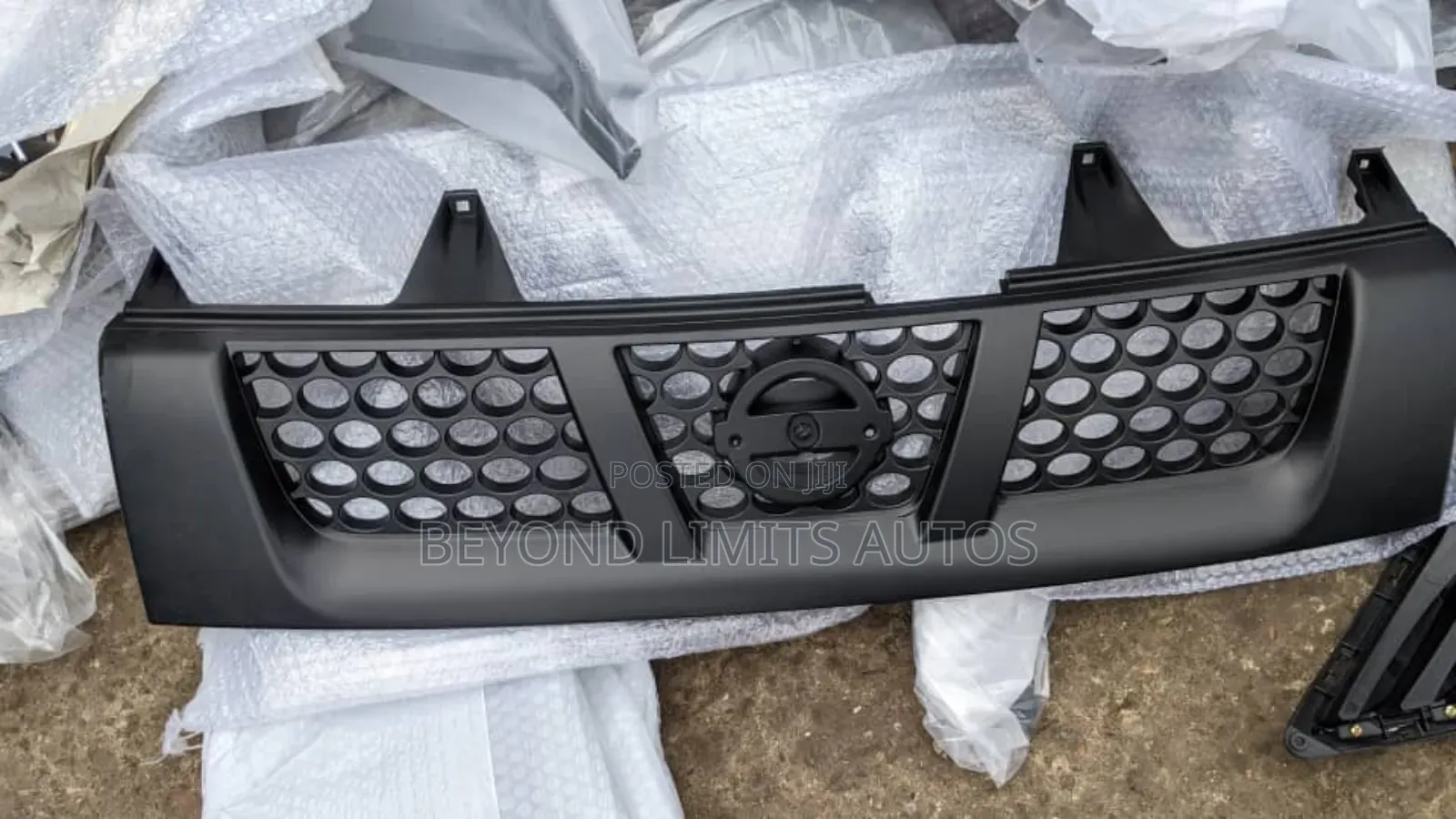 Nissan Navara 2004,2005,2006,2007,2008 - 2014 Front/ Top Grille/Shell