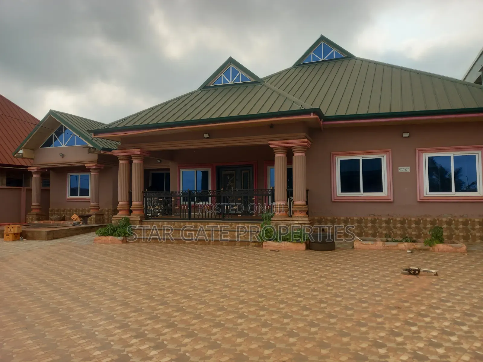 5bdrm House in Asuofia Kokoben, Kumasi Metropolitan for sale