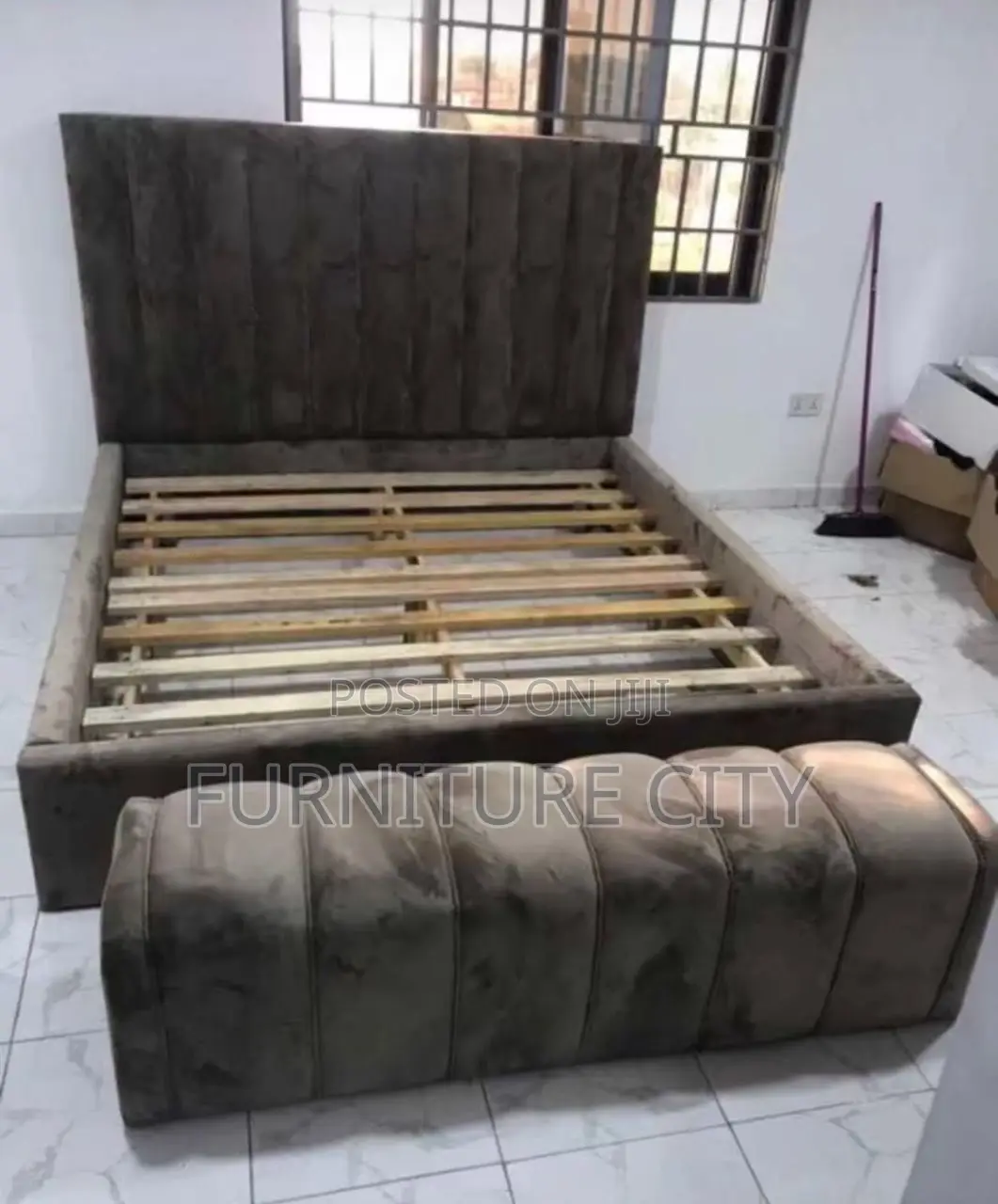 Onyx Living Queen Size and Ottoman