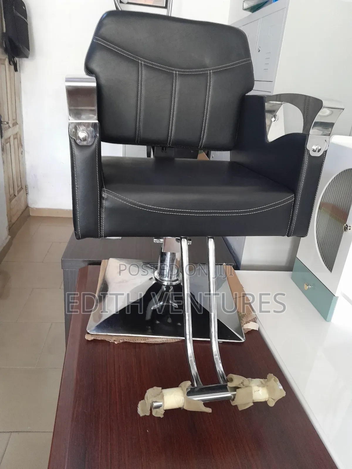 Pretty Salon Chair