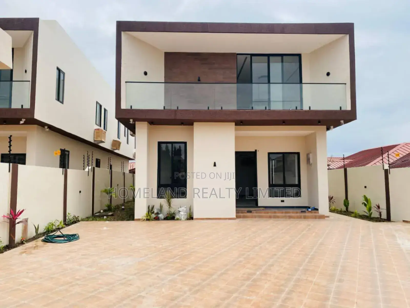 5bdrm Duplex in Oyarifa Crossing for sale