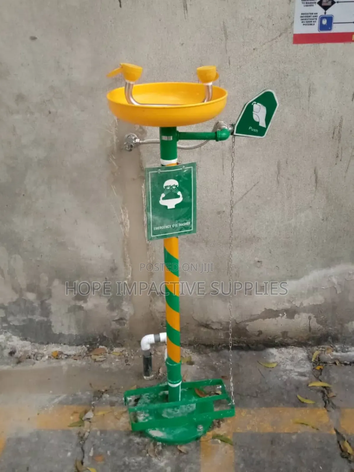Quality Wall Mounted Eyewash Station<>Standing Type.