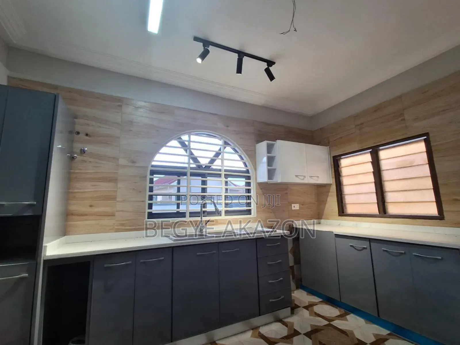 3bdrm House in Oyarifa Mountain Top for sale