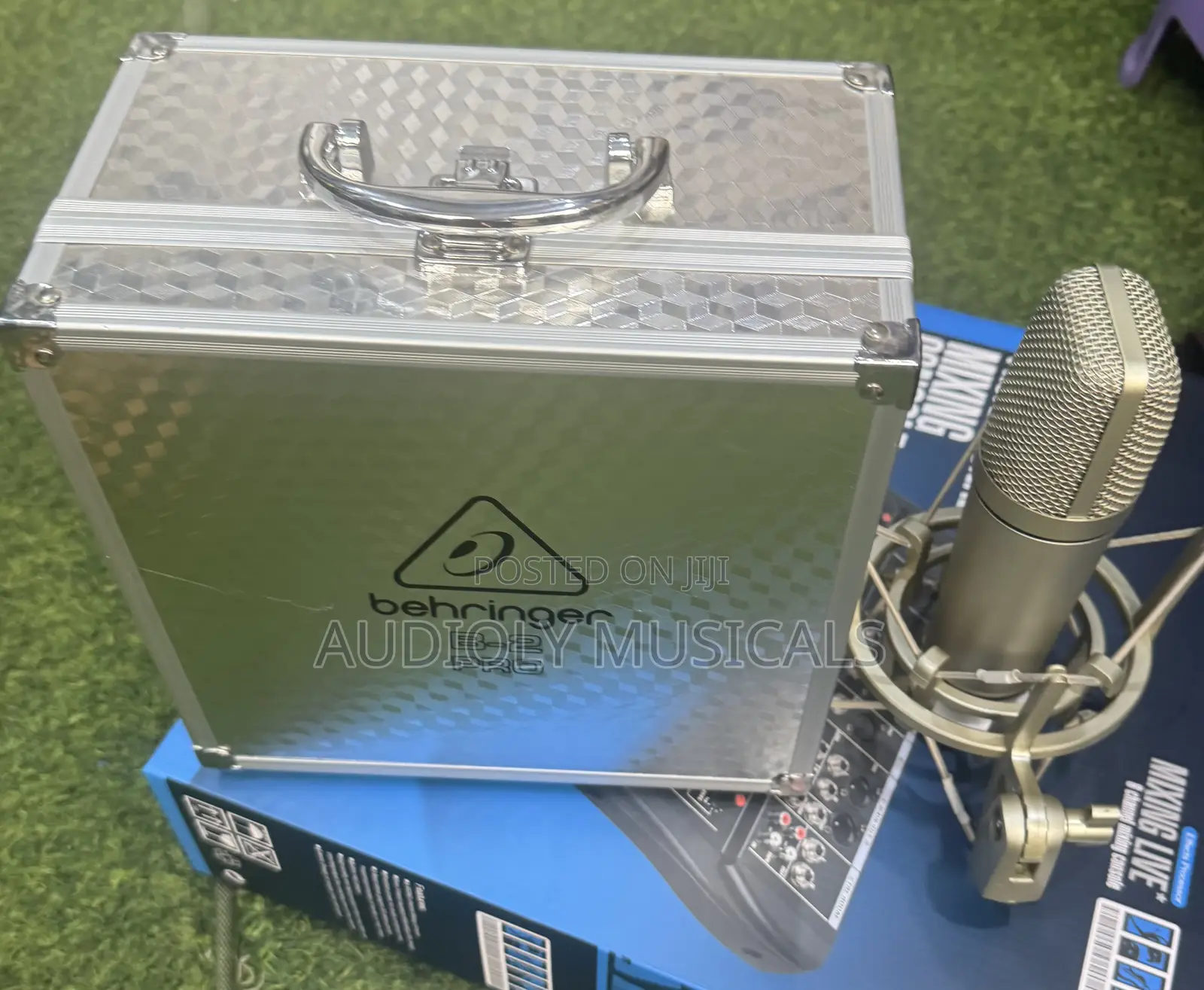 Behringer B-2 Pro Studio Condenser Microphone