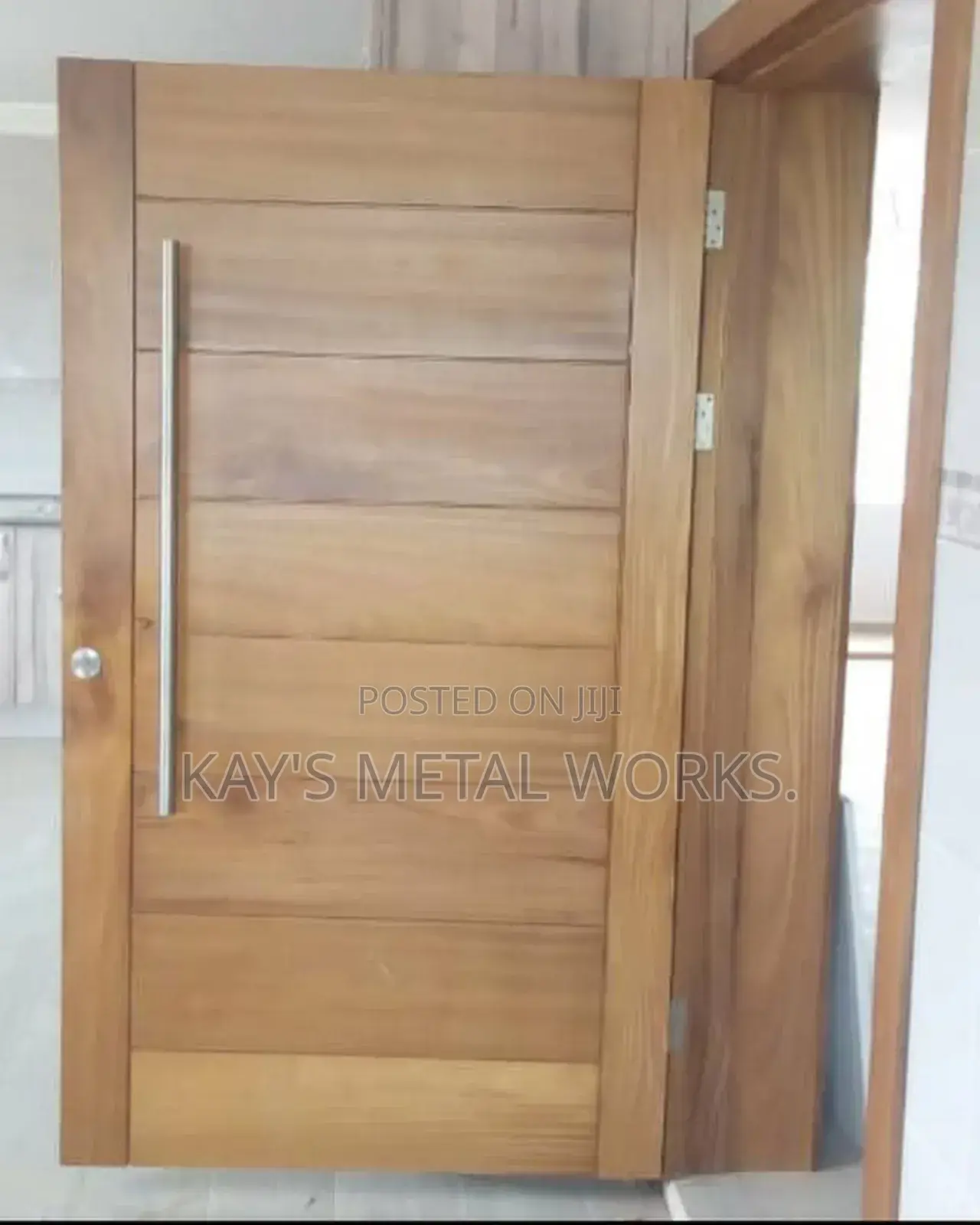 Mahogany Stain Spraying ( Woody )