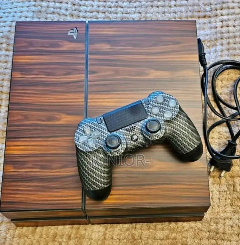 Play Station 4 (Jailbreak) 2 Pads FC27 and 10 More Games