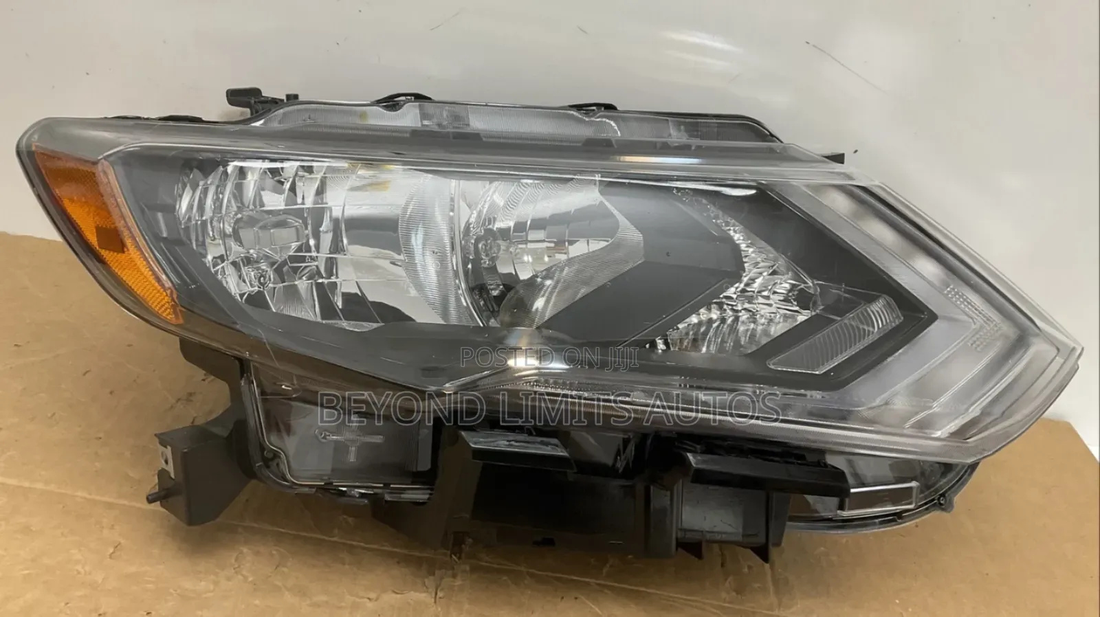 Nissan Rogue 2017,2018,2019 Head Light/ Headlight Normal