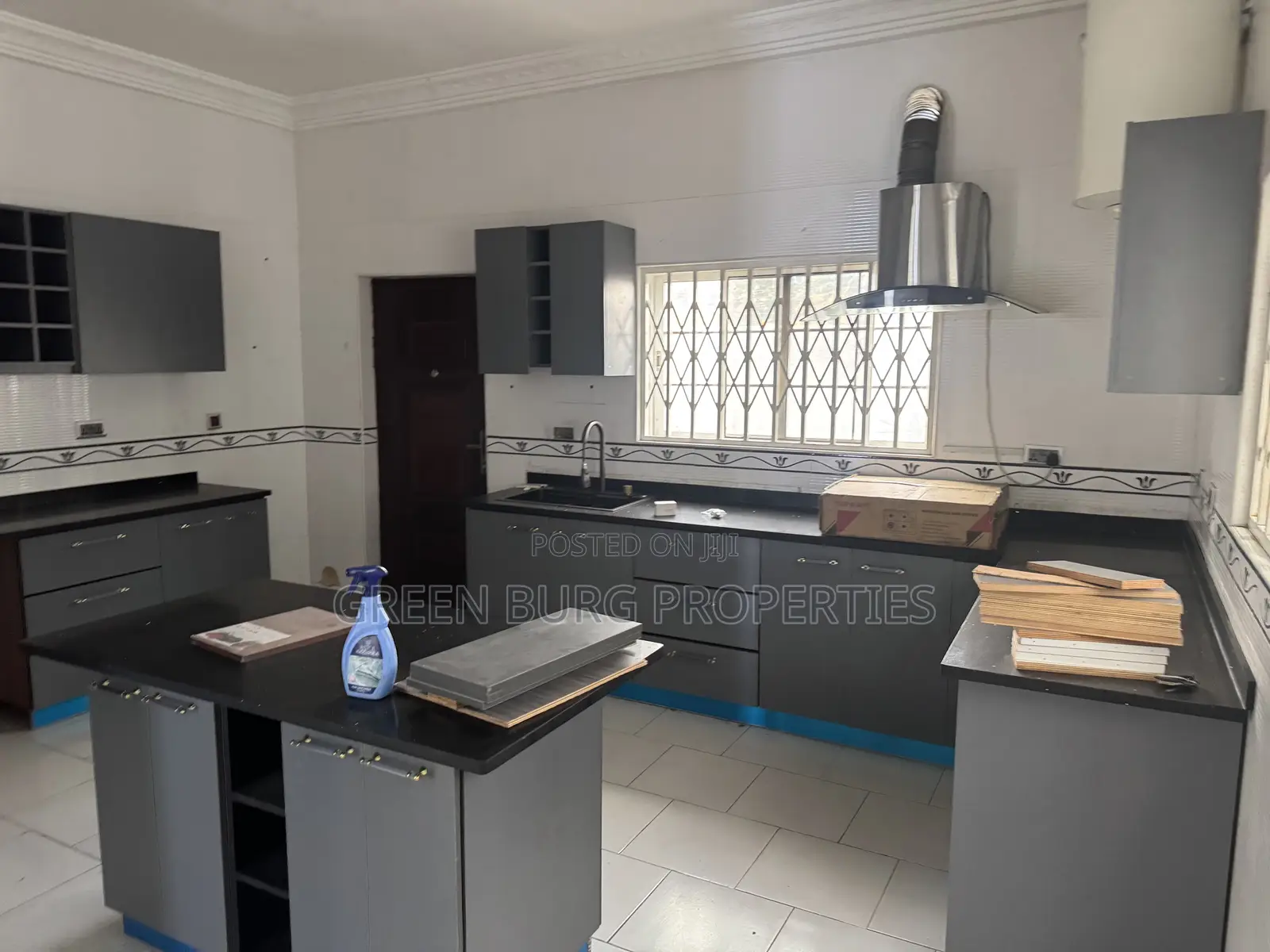 4bdrm Townhouse / Terrace in Cantonments for rent