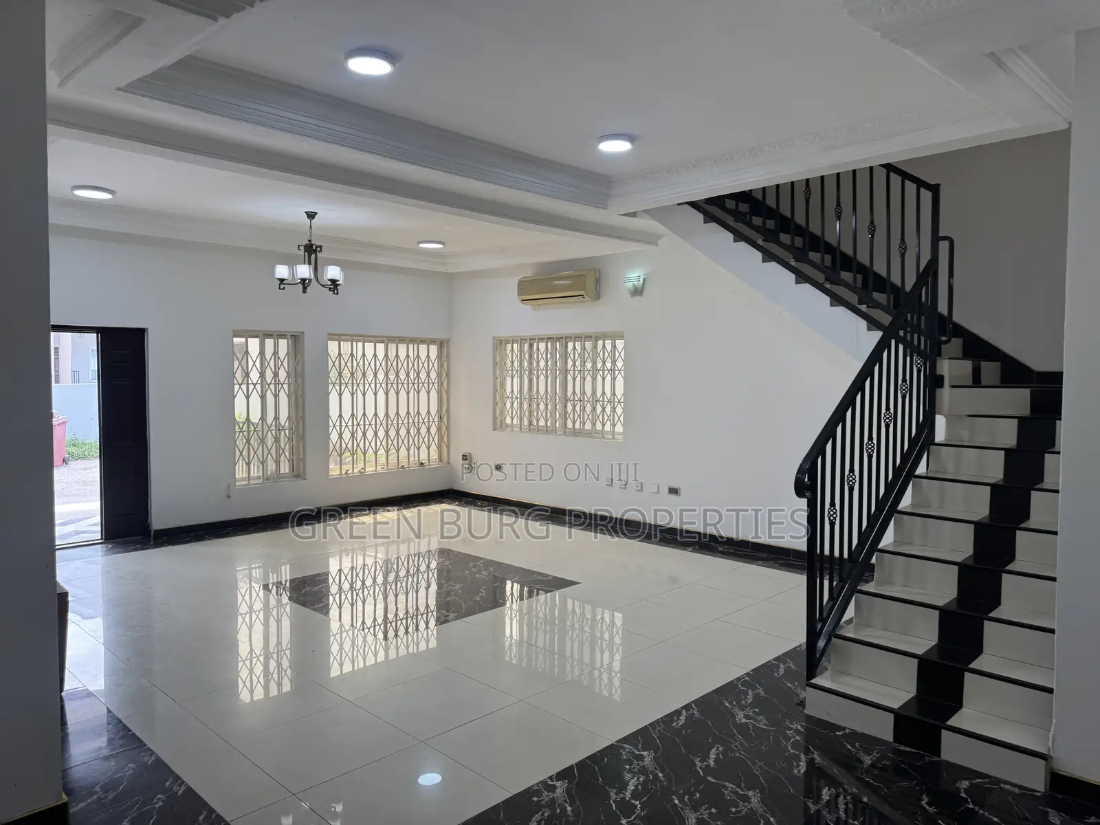4bdrm Townhouse / Terrace in Cantonments for rent