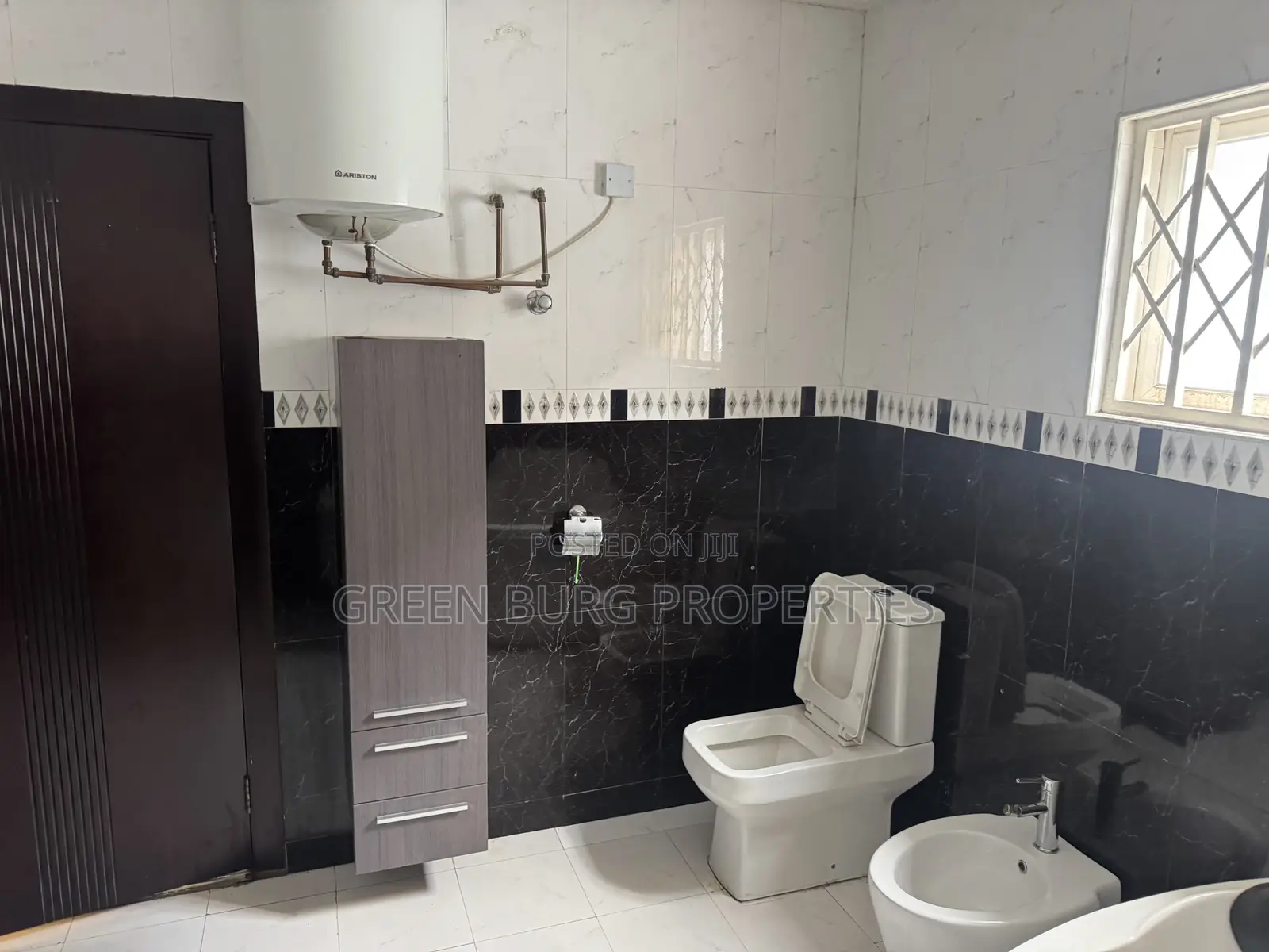 4bdrm Townhouse / Terrace in Cantonments for rent