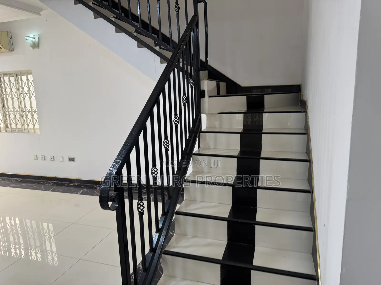4bdrm Townhouse / Terrace in Cantonments for rent