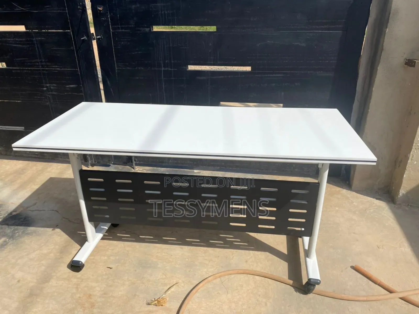 Office Table (140 by 60 Cm)
