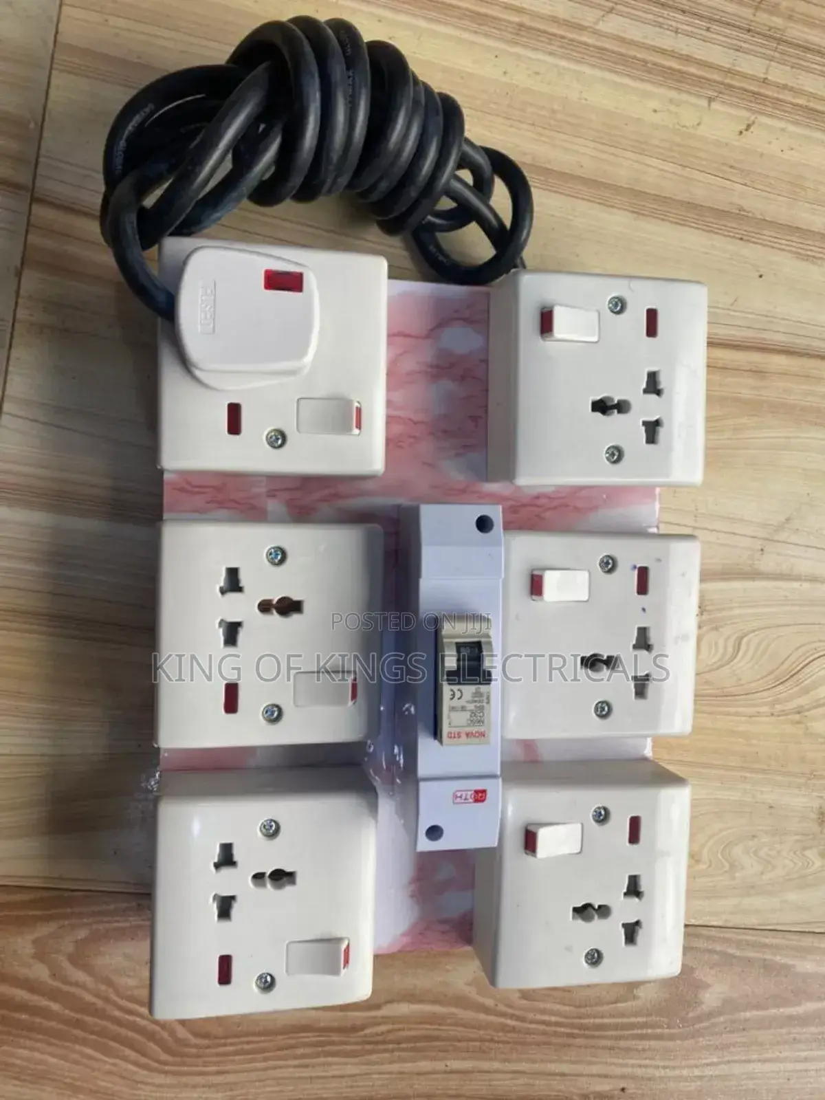 Heavy-Duty 6-Way Extension Board With Circuit Breaker Switches