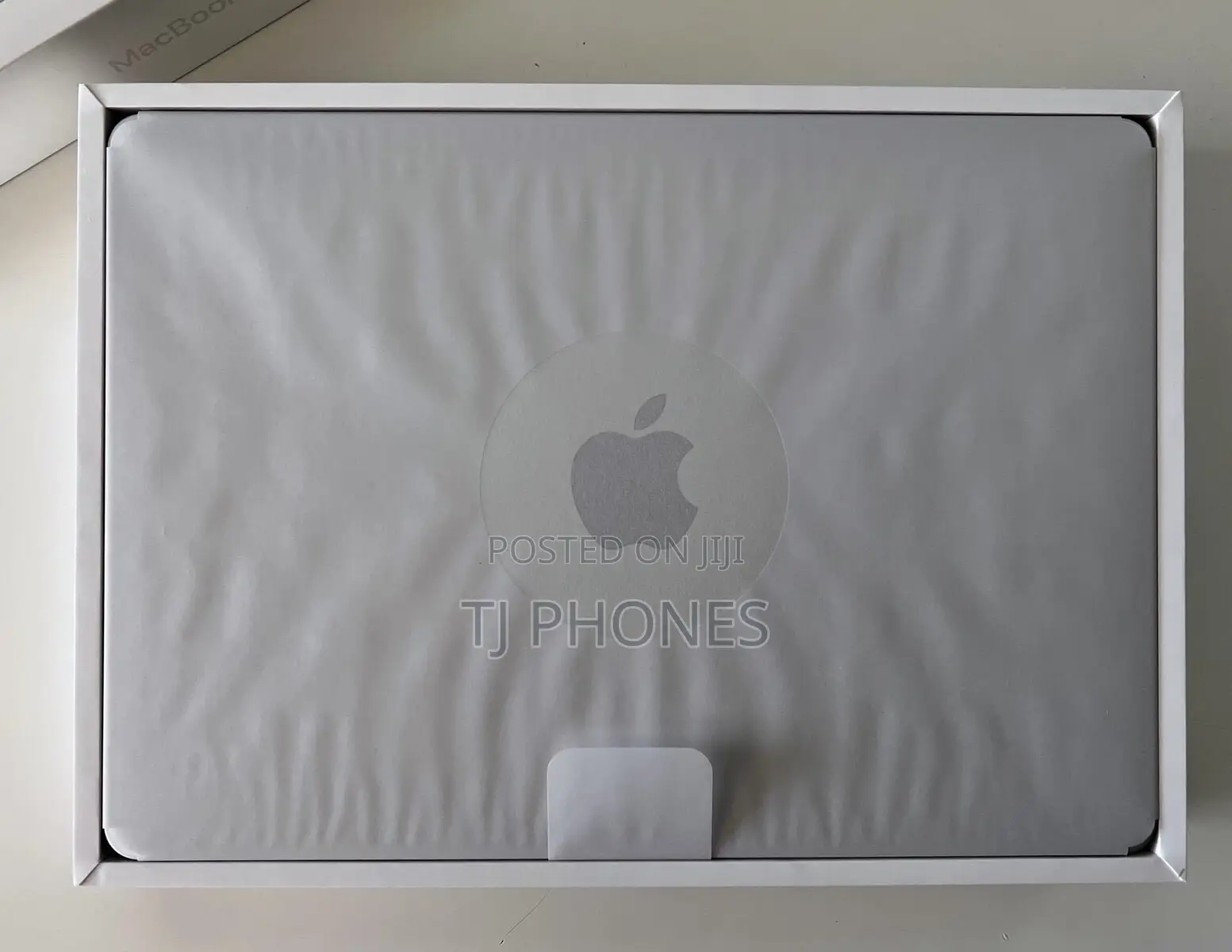 New Laptop Apple MacBook Air 2022 M2 16GB Apple M2 SSD 256GB