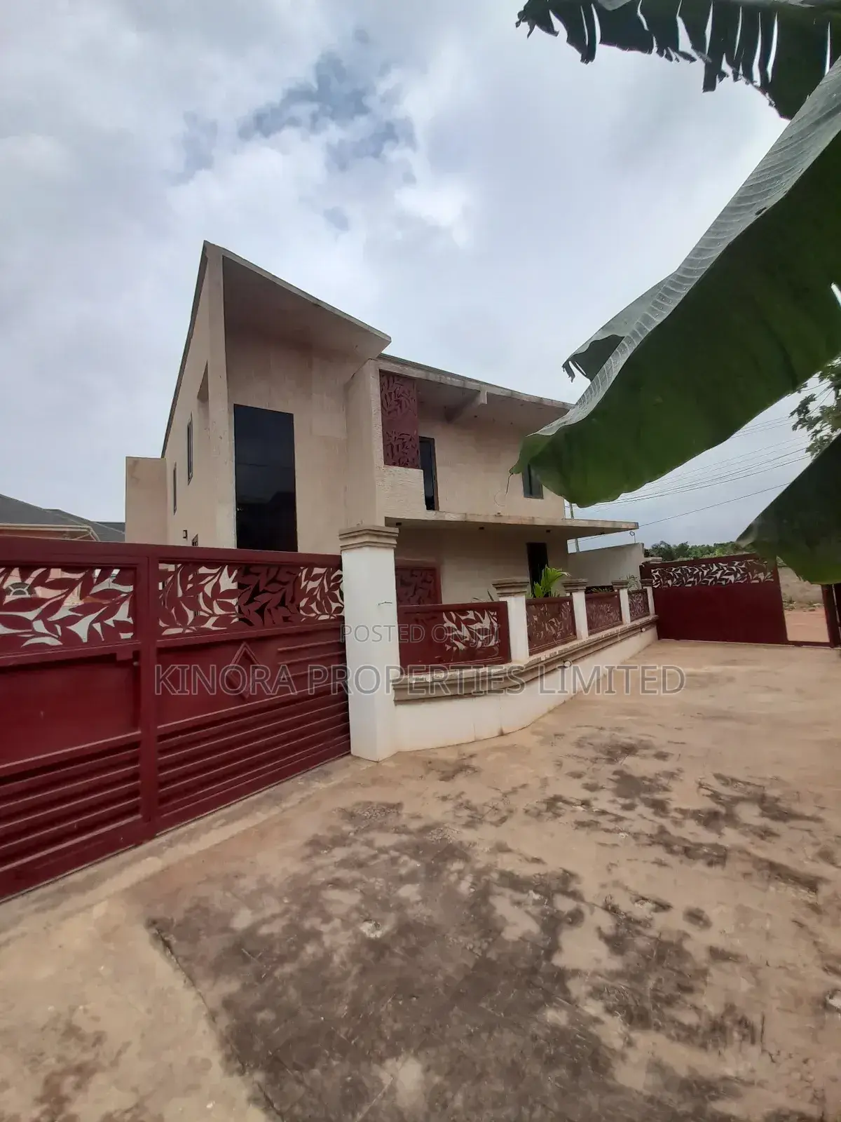 4bdrm Duplex in Hatso, Haatso for sale