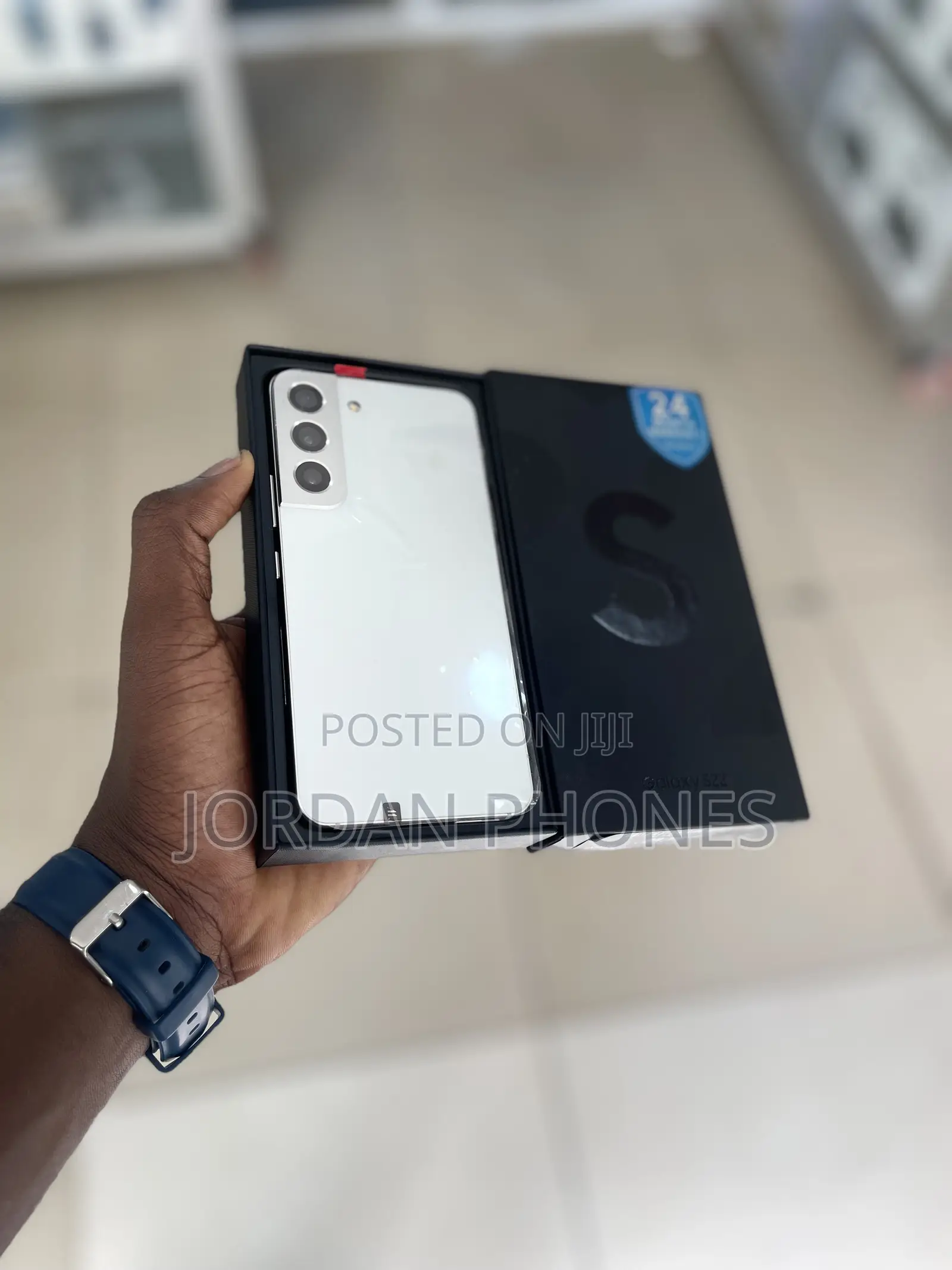 New Samsung Galaxy S22 5G 128 GB Silver