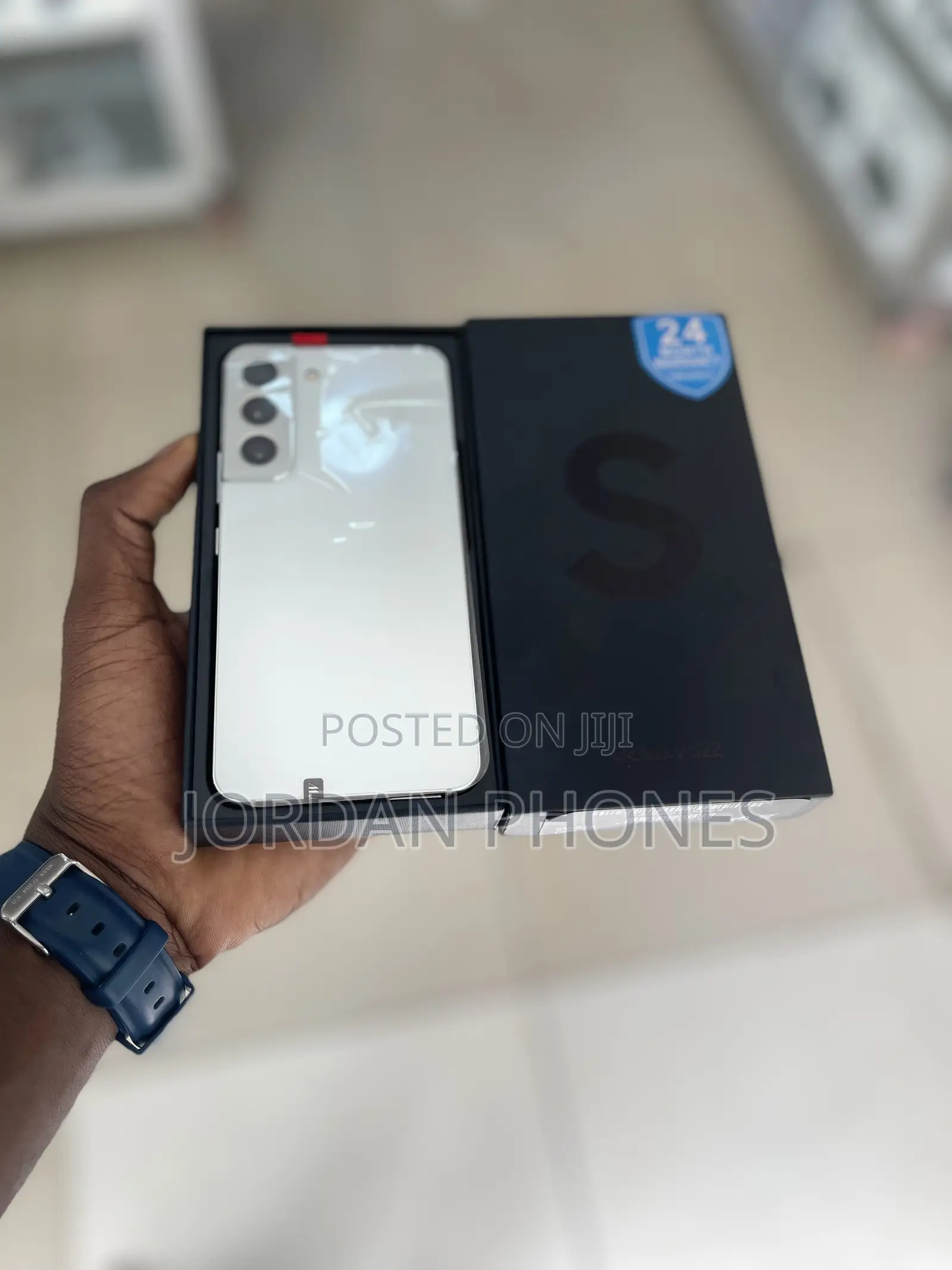 New Samsung Galaxy S22 5G 128 GB Silver