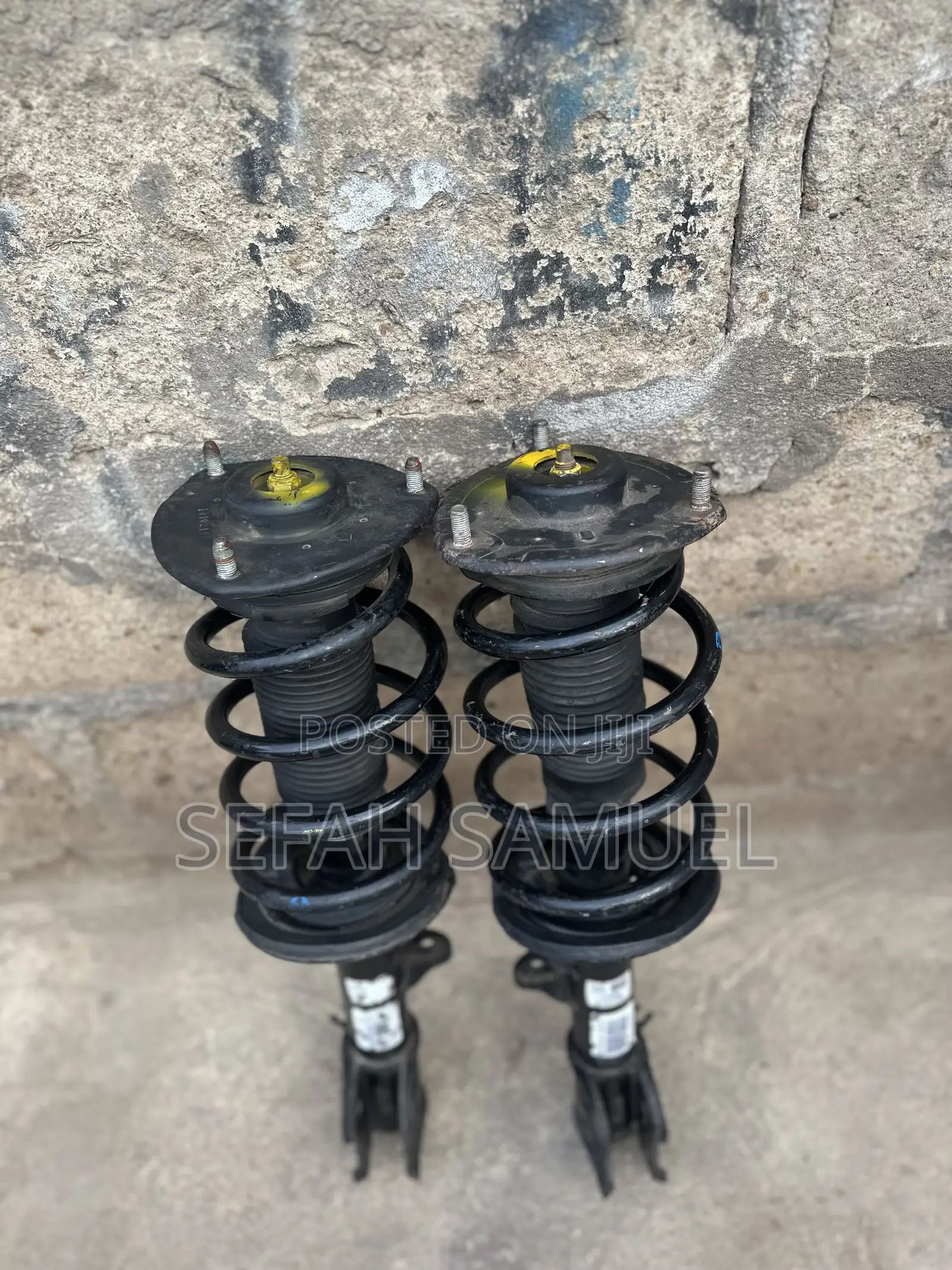 Hyundai Santafi 2013 Front Shocks