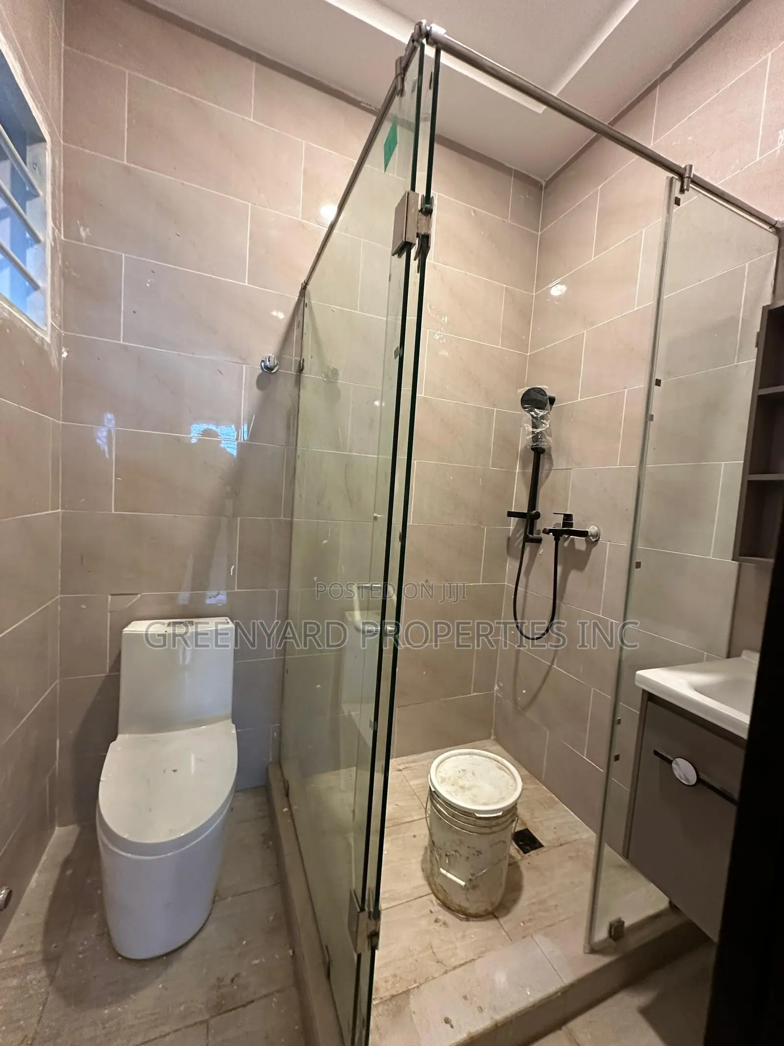 5bdrm House in Hills, East Legon for sale