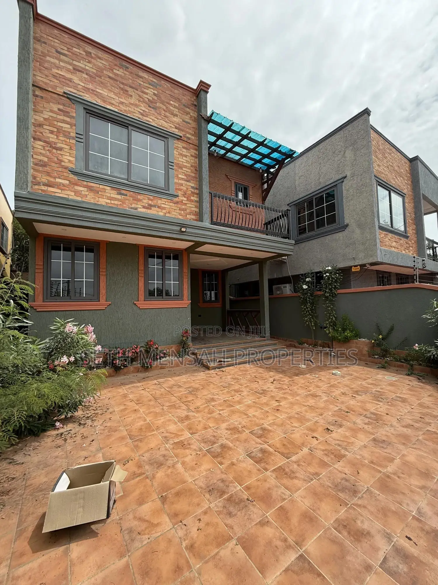3bdrm Duplex in Skm, School Area for rent