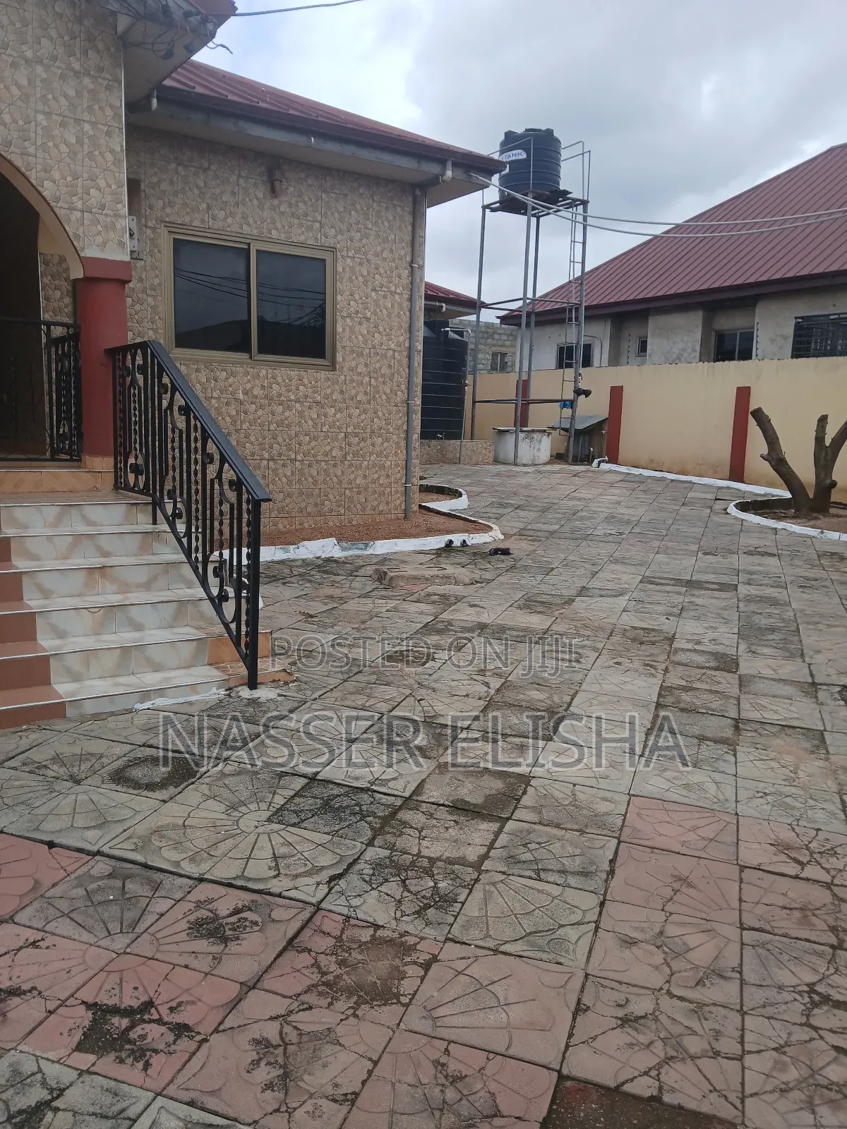 5bdrm House in Sarpeiman, Amasaman for rent