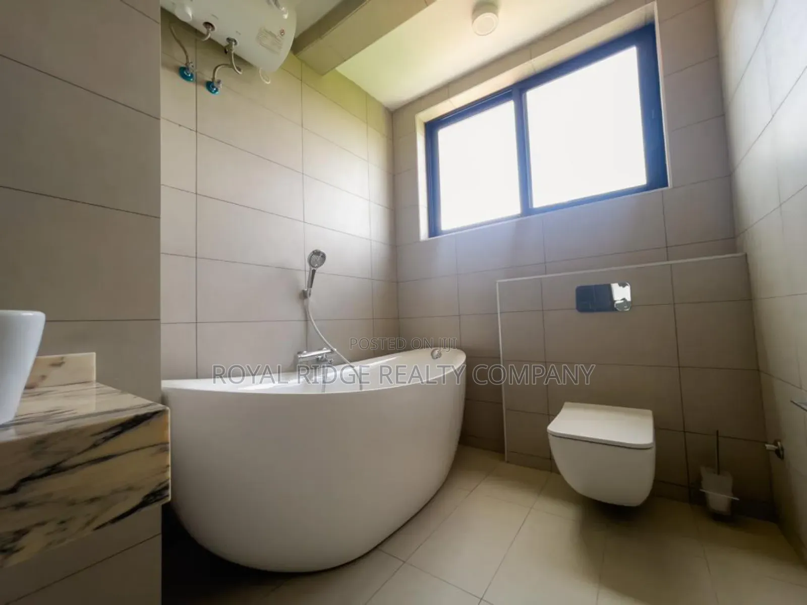 3bdrm Townhouse/Terrace in East Airport Close, Accra Metropolitan