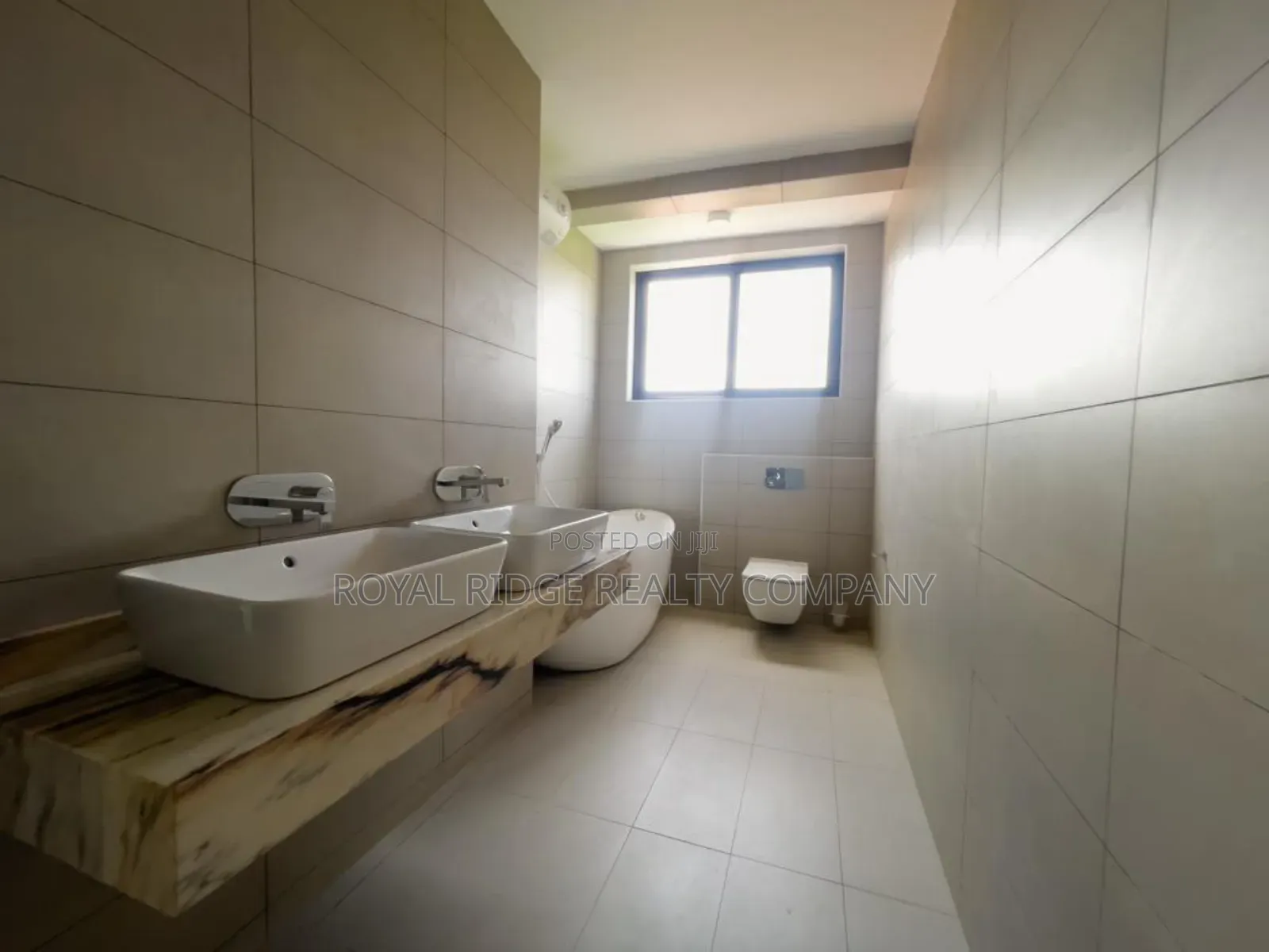 3bdrm Townhouse/Terrace in East Airport Close, Accra Metropolitan